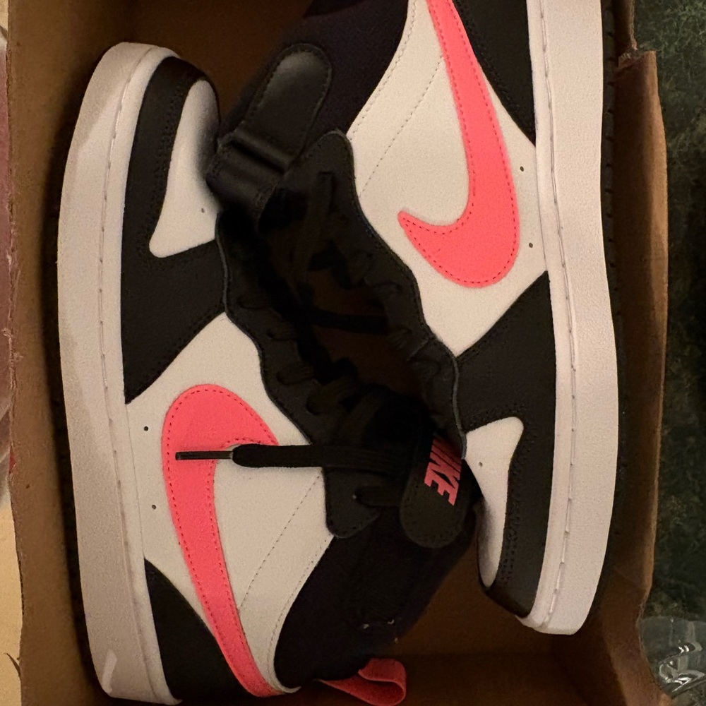 Nike Court Borough Mid 2 Sneakers girls 7 new